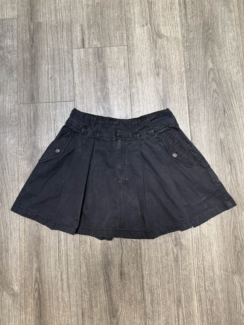 Free People Pleats To Meet You Washed Black Pleated Cargo Mini Skirt - Picture 2 of 6